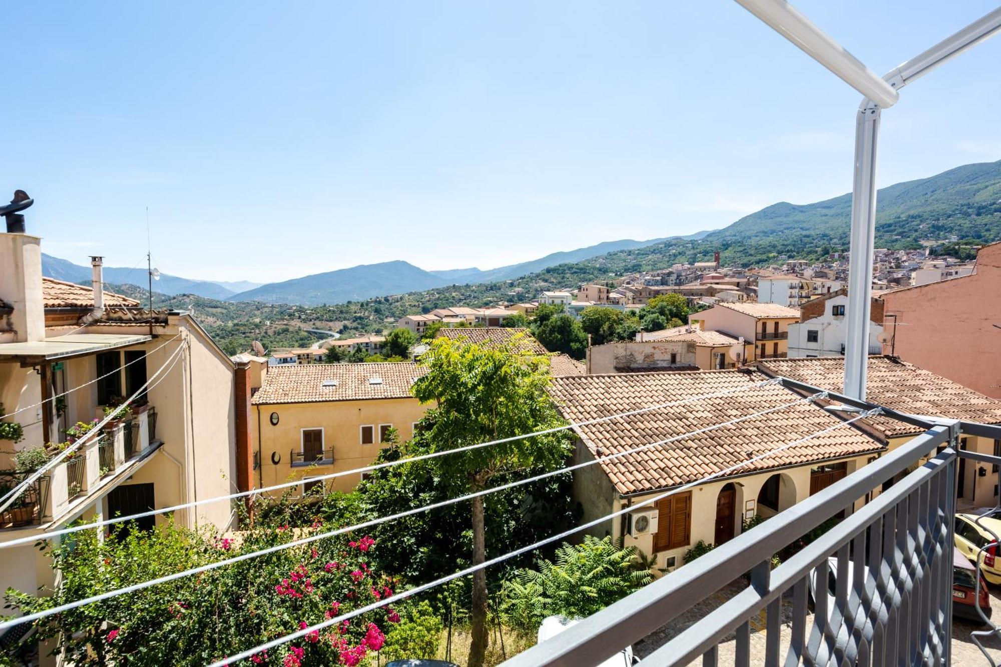 Porta San Paolo House Aparthotel Castelbuono  Eksteriør bilde