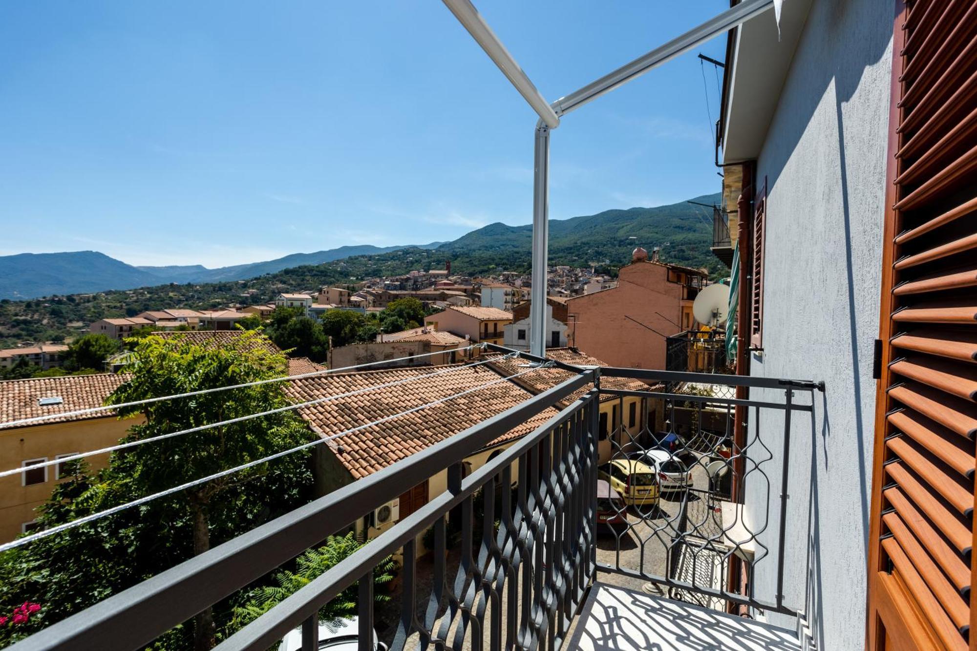 Porta San Paolo House Aparthotel Castelbuono  Eksteriør bilde