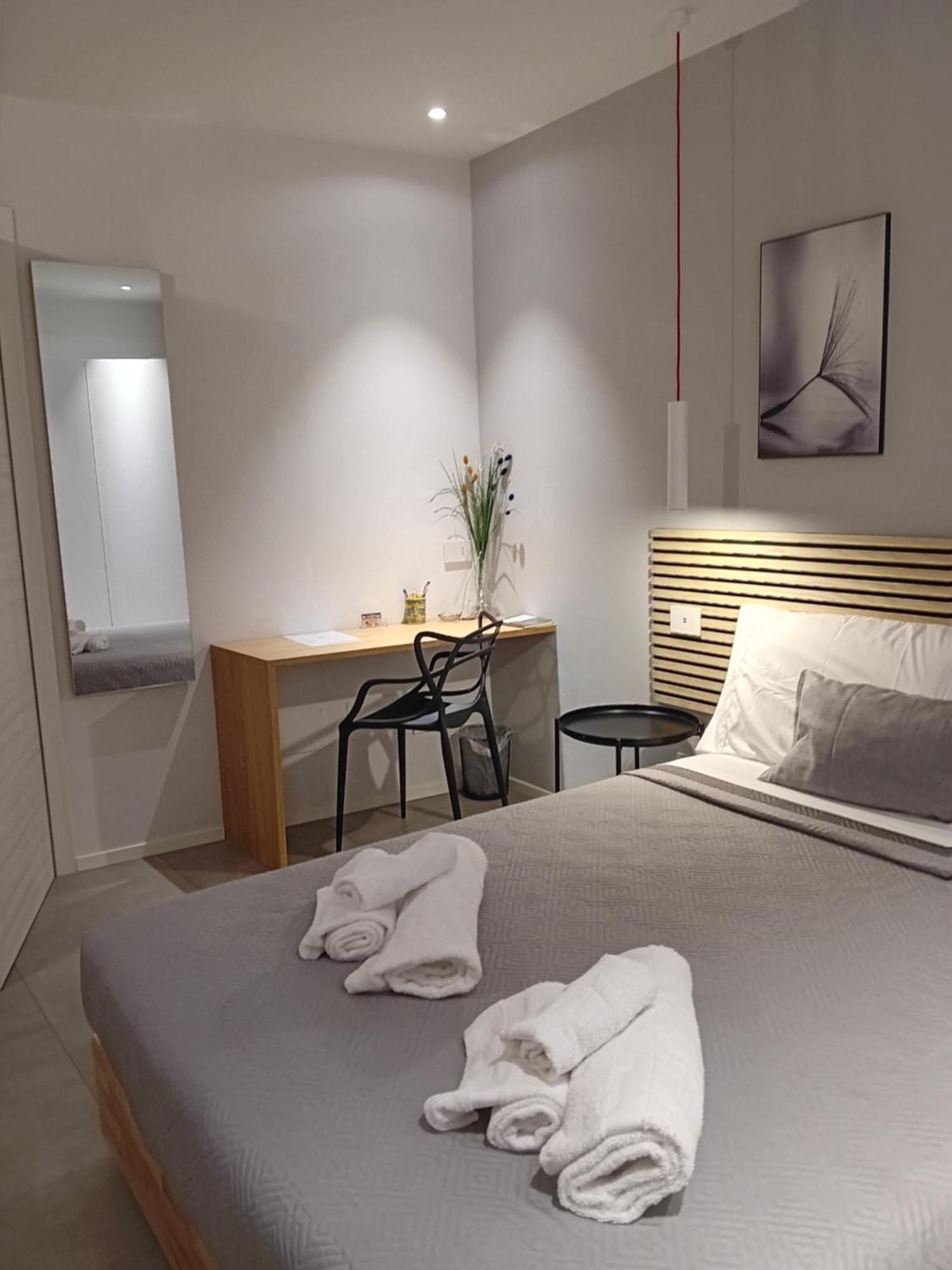 Porta San Paolo House Aparthotel Castelbuono  Eksteriør bilde